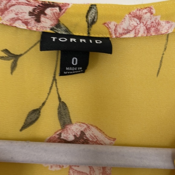 Torrid Yellow floral Top - Picture 5 of 11